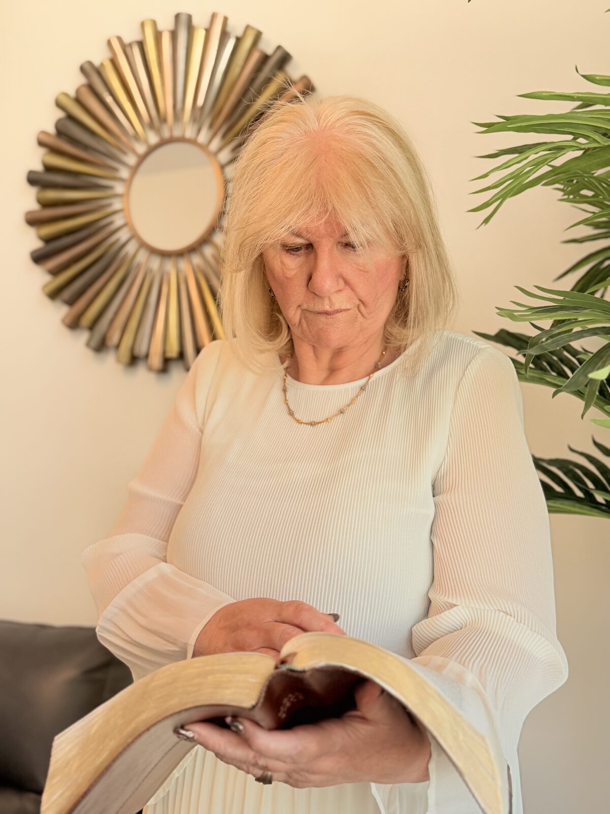 Josephine Hollway, Held in stillness