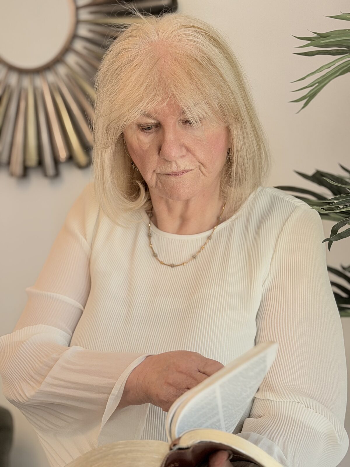 Josephine Hollway, A gentle gaze